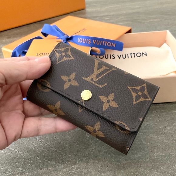 Louis Vuitton Handbags - Louis Vuitton Key Holder w/ Gift Box & Dust Bag